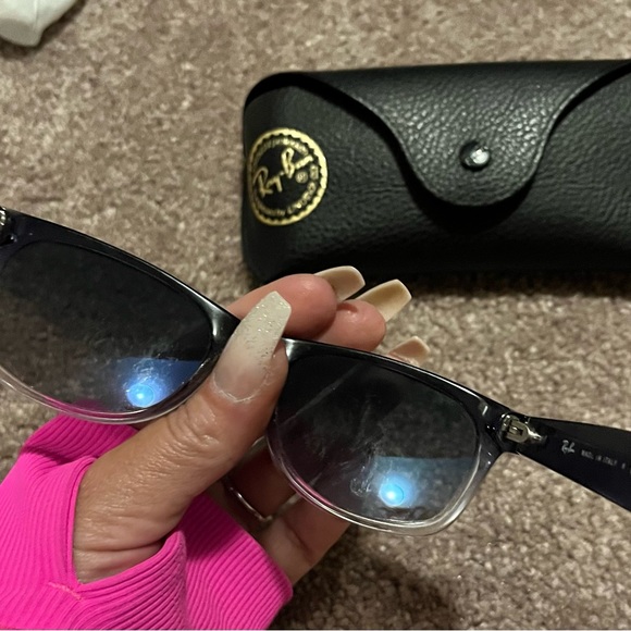 Rayban new wayfarer sunglasses - Picture 3 of 3